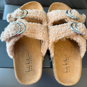 Women's Nicole Miller New York Camel Fuzzy Sandals Size 7